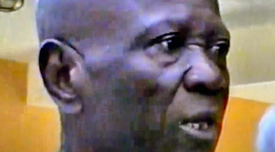 Universidade Livre de Estudos Culturais da Capoeira - Universidade da Capoeira - UNICAPOEIRA, Instituto de Educação Socioambiental - IESAMBI e Grupo de Capoeira Meia Lua - Fundado em 29 de Maio de 1962. Associação de Capoeira - ASCA. Em Pé de Paz. Graduação de Dom Ivan Zacarias Guimarães Gobbo. Mestres Onça Tigre - Doutor Milton Freire de Carvalho, Gato Preto Doirado - José Gabriel Góes, Clodoaldo Alberico Galindo de Moraes, Sebastião Nunes Folgado, Polêmico - Professor João Couto Teixeira, Pesado - Pedro de Abreu Neiva, Squisyto - Reginaldo Silveira da Costa, Gilvan Alves Andrade, Gavião - Francisco de Assis, Ricardo Bomfim, Marinheiro - Luiz Augusto, Pezão de Ouro - Iracildo Sena Martins, Bom Menino - Aluizio de Melo Cavalcanti Júnior, Trovão - Paulo Sérgio, Bad - Beth e Cacau - Cláudia. Condomínio Lago Azul, Sobradinho, Distrito Federal/DF, Brasil. Registro de Capoeira Mestre Polêmico - Professor João Couto Teixeira. 5,58 GB. Terça-feira, 16 de Setembro de 2000. HD 1080p. 02.