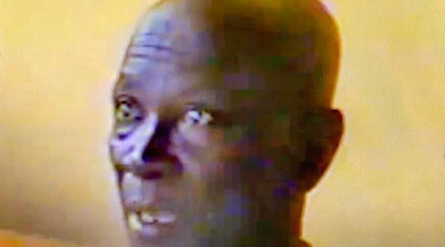 Universidade Livre de Estudos Culturais da Capoeira - Universidade da Capoeira - UNICAPOEIRA, Instituto de Educação Socioambiental - IESAMBI e Grupo de Capoeira Meia Lua - Fundado em 29 de Maio de 1962. Associação de Capoeira - ASCA. Grama. Graduação de Mestre Dom Ivan Zacarias Guimarães Gobbo. Mestr@s Onça Tigre - Doutor Milton Freire de Carvalho, Gato Preto Doirado - José Gabriel Góes, Clodoaldo Alberico Galindo de Moraes, Sebastião Nunes Folgado, Polêmico - Professor João Couto Teixeira, Pesado - Pedro de Abreu Neiva, Squisyto - Reginaldo Silveira da Costa, Gilvan Alves Andrade, Gavião - Francisco de Assis, Ricardo Bomfim, Marinheiro - Luiz Augusto, Pezão de Ouro - Iracildo Sena Martins, Bom Menino - Aluizio de Melo Cavalcanti Júnior, Trovão - Paulo Sérgio, Bad - Beth e Graduada Cacau - Cláudia. Condomínio Lago Azul, Sobradinho, Distrito Federal/DF, Brasil. Registro de Capoeira Mestre Polêmico - Professor João Couto Teixeira. 8,23 GB. Terça-feira, 16 de Setembro de 2000. HD 1080p. 04.