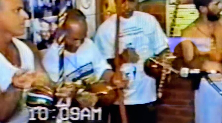 Universidade Livre de Estudos Culturais da Capoeira - Universidade da Capoeira - UNICAPOEIRA, Instituto de Educação Socioambiental - IESAMBI, Grupo de Capoeira Meia Lua - Fundado em 29 de Maio de 1962 e Associação de Capoeira - ASCA. Gravação do Primeiro CD - Capoeira na Escola. Maestro Marvin. Mestres Pombo de Ouro - José Bispo Correia, Hélio Tabosa de Moraes, Bartolomeu Vieira das Chagas, Polêmico - Professor João Couto Teixeira, Squisyto - Reginaldo Silveira da Costa, Tatá - Carlos Domingos de La Bianca Bimbato, Adelmo Pereira Lima, Bom Menino - Aluizio de Melo Cavalcante Júnior e Zangado - Fernando Alves, Professor@s Lua Bonita - Ana Cláudia Sousa Vieira e Bezerra. Ceilândia, Distrito Federal/DF, Brasil. Registro de Capoeiras Doutor Peter Faluhelyi e Professora Lua Bonita - Ana Cláudia Sousa Vieira. 657,9 MB. 09h11. Sábado, 16 de Maio de 1998. HD 1080p.