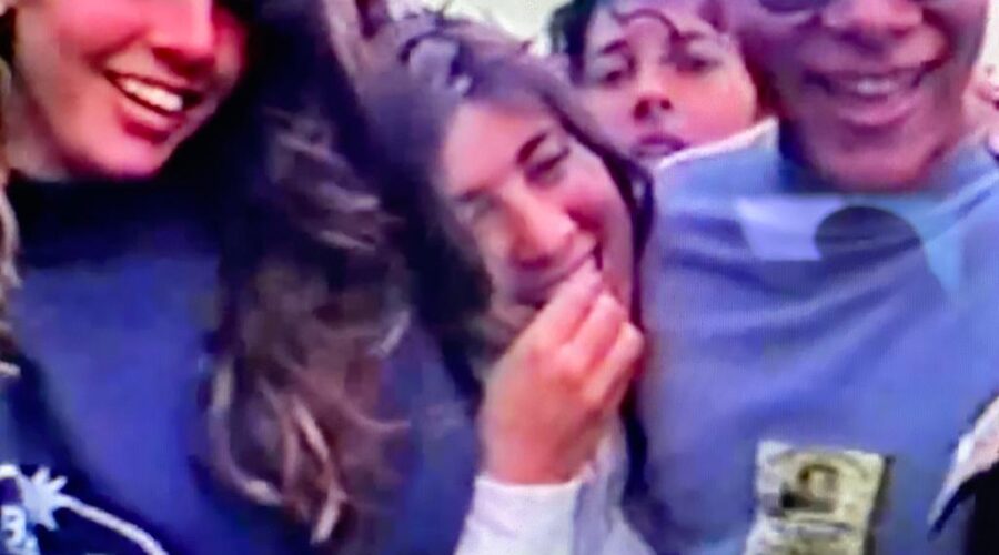 Universidade Livre de Estudos Culturais da Capoeira - Universidade da Capoeira - UNICAPOEIRA, Instituto de Educação Socioambiental - IESAMBI, Grupo de Capoeira Meia Lua - Fundado em 29 de Maio de 1962 e Associação de Capoeira - ASCA. Cachoeira "Quebrada dos Deuses". Turma I. Comissão de Defesa do Meio Ambiente - COMDEMA. Administradora Anilcéia Machado. Corpo de Bombeiros. Biomédico Professor Josias. Quinta Série, Turma E, Centro de Ensino Número 05. Condomínio Vivendas Colorado, Sobradinho, Distrito Federal/DF, Brasil. Registro de Capoeira Mestre Polêmico - Professor João Couto Teixeira. 6,7 GB. Quarta-feira, 15 de Agosto de 1991. HD 1080p.