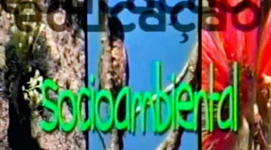 Universidade Livre de Estudos Culturais da Capoeira - Universidade da Capoeira - UNICAPOEIRA, Associação de Capoeira - ASCA e Grupo de Capoeira Meia Lua - Fundado em 29 de Maio de 1962: Instituto de Educação Socioambiental - IESAMBI. Capoeira Mestr@s Polêmico - Professor João Couto Teixeira, Doutor Peter Faluhelyi, Laura Cavalieri Bisio e Bella - Maria Isabel Melotti Xible. Brasília, Distrito Federal/DF, Brasil. Registros de Capoeira Mestre Polêmico - Professor João Couto Teixeira e Canal E - Secretaria de Estado de Educação - SEE. 2,14 GB. 12h37. Terça-feira, 17 de Fevereiro de 1998 - Domingo, 17 de Março de 2002. HD 1080p.