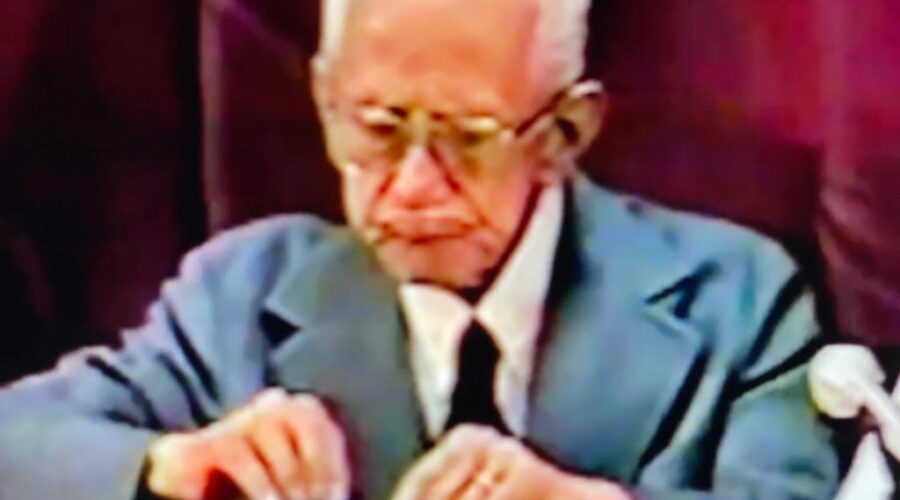 Universidade Livre de Estudos Culturais da Capoeira - Universidade da Capoeira - UNICAPOEIRA, Instituto de Educação Socioambiental - IESAMBI, Grupo de Capoeira Meia Lua - Fundado em 29 de Maio de 1962 e Associação de Capoeira - ASCA. Mozart Geraldo Teixeira - Professor Emérito. Universidade Federal de Juiz de Fora - UFJF, Minas Gerais/MG, Brasil. Acervo de Marialú. Registro de Capoeira Mestre Polêmico - Professor João Couto Teixeira. 4,5 GB. Sexta-feira, 18 de Dezembro de 1998. HD 1080p.