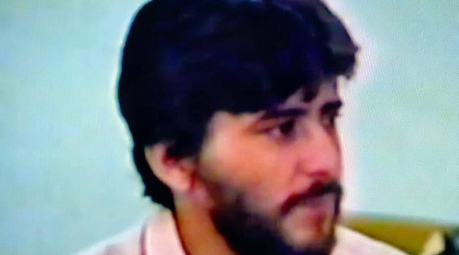 Universidade Livre de Estudos Culturais da Capoeira - Universidade da Capoeira - UNICAPOEIRA, Instituto de Educação Socioambiental - IESAMBI, Grupo de Capoeira Meia Lua - Fundado em 29 de Maio de 1962 e Associação de Capoeira - ASCA. Reunião Pró-criação de Parque Ecológico e Escola de Educação Ambiental. Administradora Regional Anilcéia Machado. Deputados Federais Wasny Nackle de Roure e Augusto Silveira de Carvalho. Diretor da Diretoria Regional de Ensino - DRE - Professor Devino. Corpo Docente - Professor@s Biomédico Josias, Vespasiano, Eliede (Biologia) e Josedir. Representante da Secretaria de Estado de Meio Ambiente, Ciência e Tecnologia - SEMATEC - Fernando Leite. Oscar. Assessor do Deputado Wasny Nackle de Roure - Edgard. Jornalista - Cida. Assessora da Administradora Regional - Vanilda. Integração Escola-Comunidade - Professora Milbene. Sobradinho, Distrito Federal/DF, Brasil. Registro de Capoeira Mestre Polêmico - Professor João Couto Teixeira. 11,01 GB. Quarta-feira, 22 de Agosto de 1991. HD 1080p.