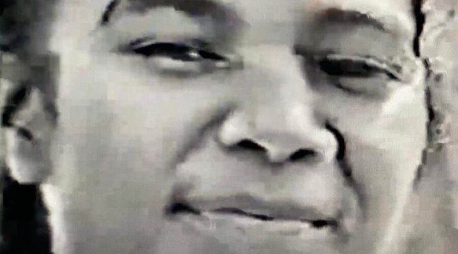 Universidade Livre de Estudos Culturais da Capoeira - Universidade da Capoeira - UNICAPOEIRA, Grupo de Capoeira Meia Lua - Fundado em 29 de Maio de 1962, Instituto de Educação Socioambiental - IESAMBI e Associação de Capoeira - ASCA. Mestre Polêmico - Professor João Couto Teixeira. Rio Alagados e Córrego Sobradinho. CBA. Professora Maria Novaes. Engenheira da Companhia de Água e Esgoto de Brasília - CAESB. Professor Geraldo do Centro de Ensino Número 04 do Gama - CEG 04. Administrador Cícero Miranda. Secretaria do Meio Ambiente, Ciência e Tecnologia - SEMATEC. Instituto Brasileiro de Desenvolvimento Florestal - IBDF - Doutor Paulo Nogueira Neto. Universidade de Brasília - UnB - Professor Pedro Américo. Fábrica da Cervejaria Skol. Parque do Gama, Distrito Federal/DF, Brasil. Registro de Capoeira Mestre Polêmico - Professor João Couto Teixeira. 7,25 GB. Terça-feira,14 de Junho e Quarta-feira, 17 de Agosto de 1988, Segunda-feira, 09 de Julho de 1990. HD 1080p.