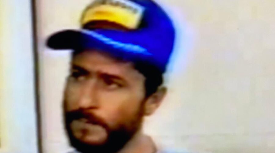 Universidade Livre de Estudos Culturais da Capoeira - Universidade da Capoeira - UNICAPOEIRA, Associação de Capoeira - ASCA, Instituto de Educação Socioambiental - IESAMBI e Grupo de Capoeira Meia Lua - Fundado em 29 de Maio de 1962. Entrevista sobre o Projeto Margem no Programa do Canal Educação - Tempo de Opinião com Mônica Sant'Anna. Mestre Polêmico - Professor João Couto Teixeira e Doutor Peter Faluhelyi. Centro de Ensino Médio Setor Leste - CEMSL, Núcleo de Teleeducação - NUTEL, Setor de Provimento e Produção - SEPPRO, Centro de Recursos Tecnológicos - CRT, Secretaria de Estado de Educação - SEE, Brasília, Distrito Federal/DF, Brasil. Registros de Capoeira Mestre Polêmico - Professor João Couto Teixeira e Canal E. 3,8 GB. Sábado, 05 de Junho de 2004. HD 1080p.