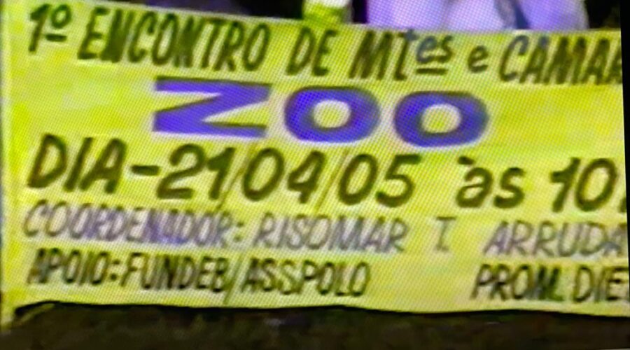 Universidade Livre de Estudos Culturais da Capoeira - Universidade da Capoeira - UNICAPOEIRA, Instituto de Educação Socioambiental - IESAMBI e Grupo de Capoeira Meia Lua - Fundado em 29 de Maio de 1962. Associação de Capoeira - ASCA. Primeiro Encontro. Mestres Pombo de Ouro - José Bispo Correia, Kall - José Carlos Alves Pereira, Baleado - Risomar Torres Arruda, Léo Bombeiro - Leonardo da Cunha Alves. Praça Capoeira Mestre Onça Tigre - Doutor Milton Freire de Carvalho, Jardim Zoológico, Brasília, Distrito Federal/DF, Brasil. Registro de Capoeira Mestre Dom Ivan Zacarias Guimarães Gobbo. 3,61 GB. Quinta-feira, 21 de Abril de 2005. HD 1080p.