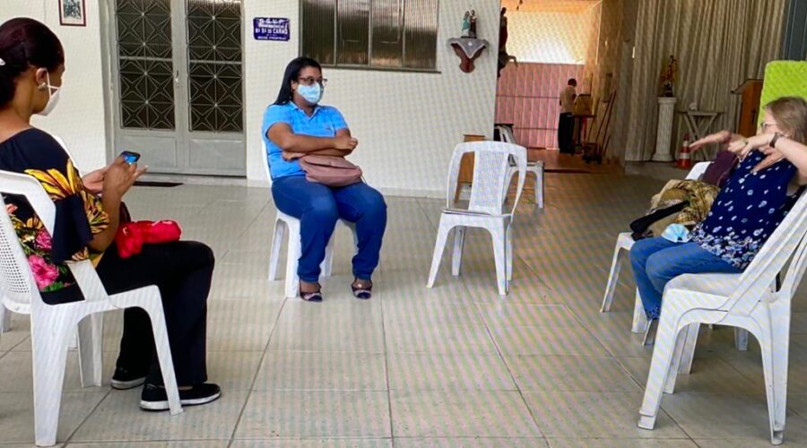 Universidade Livre de Estudos Culturais da Capoeira - Universidade da Capoeira - UNICAPOEIRA, Instituto de Educação Socioambiental - IESAMBI, Grupo de Capoeira Meia Lua - Fundado em 29 de Maio de 1962 e Associação de Capoeira - ASCA. Projeto Alicerce. Quarta Reunião. Padre João Francisco Batista da Silva, Lisander Augusto Maciel Stumpf, Wilson, Cléo, Regina, Solange, Salete Libardoni e Mestre Polêmico - Professor João Couto Teixeira. Comunidade São Vicente de Paulo, Conferência Nossa Senhora do Carmo, Forania Nossa Senhora Mãe de Deus, Bairro JK, Juiz de Fora, Minas Gerais/MG, Brasil. Registro de Capoeira Mestre Polêmico - Professor João Couto Teixeira. IMG_3394. 8,29 GB. 14h08. Terça-feira, 24 de Fevereiro de 2022. HD 1080p.