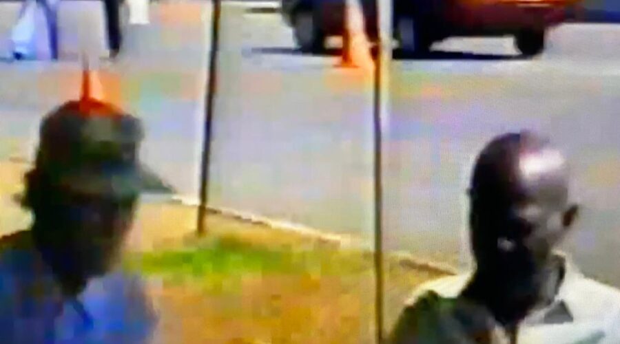 Universidade Livre de Estudos Culturais da Capoeira - Universidade da Capoeira - UNICAPOEIRA, Instituto de Educação Socioambiental - IESAMBI, Grupo de Capoeira Meia Lua - Fundado em 29 de Maio de 1962 e Associação de Capoeira - ASCA. Mestres Antônio Gobbo, Gato Preto Doirado - José Gabriel Góes e Dom Ivan Zacarias Guimarães Gobbo. Brasília, Distrito Federal/DF, Brasil. Registro de Capoeira Dom Ivan Zacarias Guimarães Gobbo. 219,4 MB. Quinta-feira, 21 de Abril de 2005. HD 1080p.