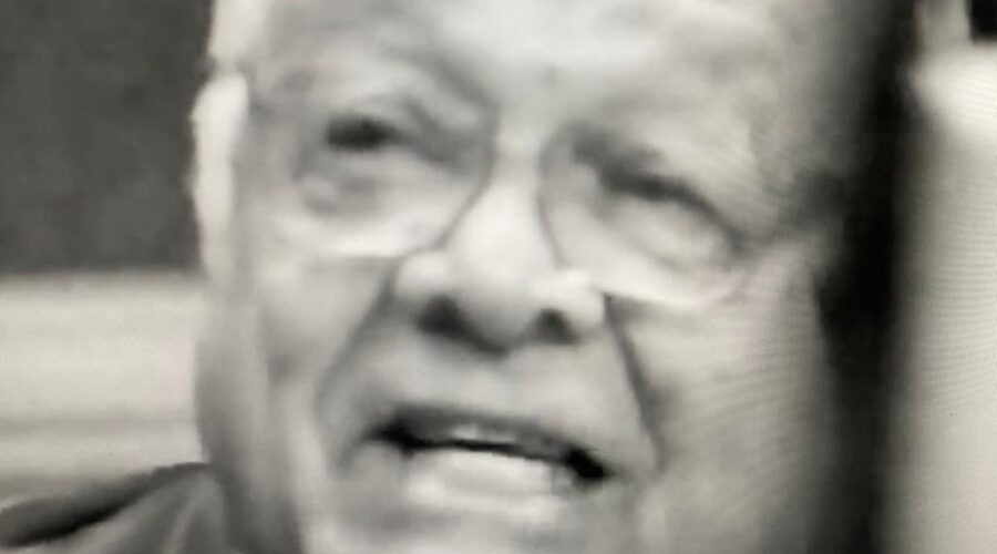 Universidade Livre de Estudos Culturais da Capoeira - Universidade da Capoeira - UNICAPOEIRA, Instituto de Educação Socioambiental - IESAMBI e Grupo de Capoeira Meia Lua - Fundado em 29 de Maio de 1962. Associação de Capoeira - ASCA. Mestres Onça Tigre - Doutor Milton Freire de Carvalho, Gato Preto Doirado - José Gabriel Góes, Dom Ivan Zacarias Guimarães Gobbo, Sebastião Nunes Folgado, Polêmico - Professor João Couto Teixeira e Pesado - Pedro de Abreu Neiva. OK FM, Brasília, Distrito Federal/DF, Brasil. Registro de Capoeira Mestre Polêmico - Professor João Couto Teixeira. 3,65 GB. Terça-feira, 20 de Fevereiro de 2002. HD 1080p.