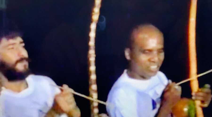 Universidade Livre de Estudos Culturais da Capoeira - Universidade da Capoeira - UNICAPOEIRA, Instituto de Educação Socioambiental - IESAMBI, Grupo de Capoeira Meia Lua na Escola - Fundado em 29 de Maio de 1962 e Associação de Capoeira - ASCA. Mestres Polêmico - Professor João Couto Teixeira, Bom Menino - Aluizio de Melo Cavalcanti Júnior, André Teixeira Reis, Onça - Fábio Moreira, Graduad@s Leandro Campos e Ana Schramm. Centro de Ensino Médio Asa Norte - CEMAN, Secretaria de Estado de Educação - SEE, Brasília, Distrito Federal/DF, Brasil. Registro de TV N. 4,53 GB. Quinta-feira, 22 de Maio de 1997. HD 1080.