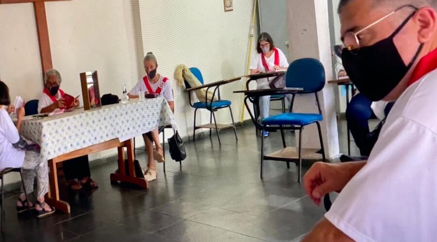 Universidade Livre de Estudos Culturais da Capoeira - Universidade da Capoeira - UNICAPOEIRA, Instituto de Educação Socioambiental - IESAMBI, Grupo de Capoeira Meia Lua - Fundado em 29 de Maio de 1962 e Associação de Capoeira - ASCA. Apostolado da Oração, Igreja Nossa Senhora Mãe de Deus, Bairro de Lourdes, Juiz de Fora, Minas Gerais/MG, Brasil. Registro de Capoeira Mestre Polêmico - Professor João Couto Teixeira. IMG_3543. 6,22 GB. 15h54. Sexta-feira, 04 de Março de 2022. HD 1080p.