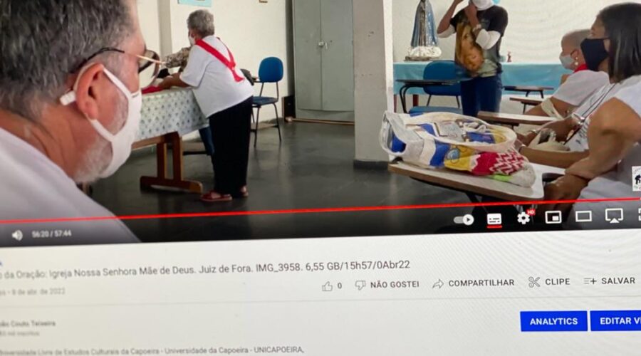 Universidade Livre de Estudos Culturais da Capoeira - Universidade da Capoeira - UNICAPOEIRA, Instituto de Educação Socioambiental - IESAMBI, Grupo de Capoeira Meia Lua - Fundado em 29 de Maio de 1962 e Associação de Capoeira - ASCA. Apostolado da Oração. Igreja Nossa Senhora Mãe de Deus, Bairro de Lourdes, Juiz de Fora, Minas Gerais/MG, Brasil. Registro de Capoeira Mestre Polêmico - Professor João Couto Teixeira. IMG_3958. 6,55 GB. 15h57. Sexta-feira, 01 de Abril de 2022. HD 1080p.