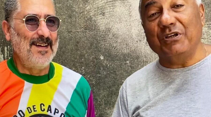 Universidade Livre de Estudos Culturais da Capoeira - Universidade da Capoeira - UNICAPOEIRA, Instituto de Educação Socioambiental - IESAMBI, Grupo de Capoeira Meia Lua na Escola - Fundado em 29 de Maio de 1962 e Associação de Capoeira - ASCA. Serenata a Domicílio - Projeto Ser Estar. Berimbau, Violão, Flauta Transversa, Saxofone Soprano e Pandeiro. Alexandre Moraes de Siqueira, Daniel Santos, Mestres Polêmico - Professor João Couto Teixeira, Geraldo Ribeiro de Amorim, Alexandre José Ribeiro de Amorim (Homenageado), Cuité - Gláucio Anacleto de Almeida e Can Can - Alexandre Juan Rabelo. Rua Porfírio Barbosa de Albuquerque, Número 316, Bairro Teixeiras, Juiz de Fora, Minas Gerais/MG, Brasil. Registro de Capoeira Mestre Polêmico - Professor João Couto Teixeira. IMG_3653/69. 10,22 GB. 08h20. Domingo, 13 de Março de 2022. HD 1080p.