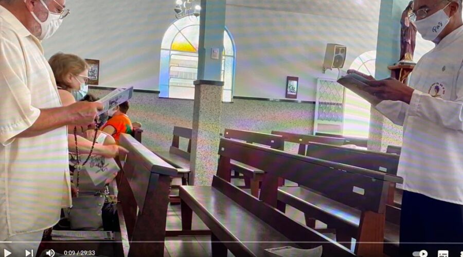 Universidade Livre de Estudos Culturais da Capoeira - Universidade da Capoeira - UNICAPOEIRA, Instituto de Educação Socioambiental - IESAMBI, Grupo de Capoeira Meia Lua - Fundado em 29 de Maio de 1962 e Associação de Capoeira - ASCA. Terço dos Homens em Família. Mestre Polêmico - Professor João Couto Teixeira e Diácono Amaro. Igreja Nossa Senhora Mãe de Deus, Bairro de Lourdes, Juiz de Fora, Minas Gerais/MG, Brasil. Registro de Capoeira Mestre Polêmico - Professor João Couto Teixeira. IMG_3884. 3,36 GB. 07h59. Domingo, 27 de Março de 2022. HD 1080p.