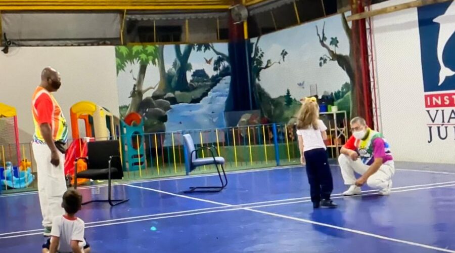 Universidade Livre de Estudos Culturais da Capoeira - Universidade da Capoeira - UNICAPOEIRA, Instituto de Educação Socioambiental - IESAMBI, Grupo de Capoeira Meia Lua na Escola - Fundado em 29 de Maio de 1962 e Associação de Capoeira - ASCA. Mestres Polêmico - Professor João Couto Teixeira e Coroa - Mauro Delfino da Silva. Discentes Ágatha Siqueira de Oliveira Lira e Enzo Carvalho Costa Salimena. Instituto Vianna Júnior, Avenida dos Andradas, Número 415, Bairro Jardim Glória, Juiz de Fora, Minas Gerais/MG, Brasil. Registro de Capoeira Mestre Polêmico - Professor João Couto Teixeira. IMG_3807. 9,35 GB. 18h06. Terça-feira, 22 de Março de 2022. HD 1080p.