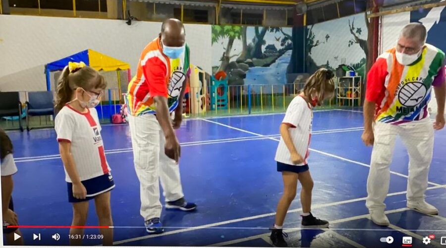 Universidade Livre de Estudos Culturais da Capoeira - Universidade da Capoeira - UNICAPOEIRA, Instituto de Educação Socioambiental - IESAMBI, Grupo de Capoeira Meia Lua na Escola - Fundado em 29 de Maio de 1962 e Associação de Capoeira - ASCA. Mestres Polêmico - Professor João Couto Teixeira e Corôa - Mauro Delfino da Silva. Discentes Ágatha Siqueira de Oliveira Lira, Enzo Carvalho Costa Salimena e Valentina Sixel. Instituto Vianna Júnior, Avenida dos Andradas, Número 415, Bairro Jardim Glória, Juiz de Fora, Minas Gerais/MG, Brasil. Registro de Capoeira Mestre Polêmico - Professor João Couto Teixeira. IMG_4019. 9,94 GB. 18h03. Terça-feira, 05 de Abril de 2022. HD 1080p.