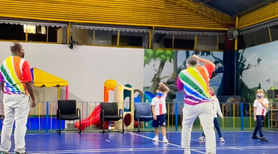 Universidade Livre de Estudos Culturais da Capoeira - Universidade da Capoeira - UNICAPOEIRA, Instituto de Educação Socioambiental - IESAMBI, Grupo de Capoeira Meia Lua na Escola - Fundado em 29 de Maio de 1962 e Associação de Capoeira - ASCA. Mestres Polêmico - Professor João Couto Teixeira e Corôa - Mauro Delfino da Silva. Discentes Ágatha Siqueira de Oliveira Lira, Enzo Carvalho Costa Salimena e Valentina Sixel (Aniversariante). Instituto Vianna Júnior, Avenida dos Andradas, Número 415, Bairro Jardim Glória, Juiz de Fora, Minas Gerais/MG, Brasil. Registro de Capoeira Mestre Polêmico - Professor João Couto Teixeira. IMG_4169. 9,64 GB. 18h02. Terça-feira, 19 de Abril de 2022. HD 1080p.