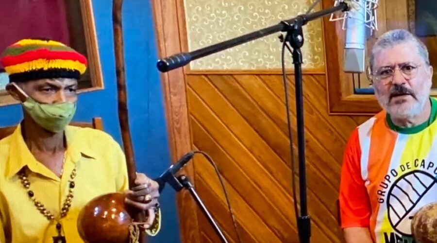 Universidade Livre de Estudos Culturais da Capoeira - Universidade da Capoeira - UNICAPOEIRA, Instituto de Educação Socioambiental - IESAMBI, Grupo de Capoeira Meia Lua na Escola - Fundado em 29 de Maio de 1962 e Associação de Capoeira - ASCA. 60 Anos. Mestres Jô - João Mendes Batista Barbosa Filho , Polêmico - 50 Anos - Professor João Couto Teixeira, Haron Crisóstomo Castanon Mattos, Henrique Couto Teixeira, Corôa - Mauro Delfino da Silva, Paradinha - Jefferson Gomes Nogueira e David Teixeira Irsigler. Neném - Ana Maria Couto Teixeira, Capoeira Estrela Dalva - Artista Plástica e Cineasta Salete Libardoni, Lulú Mattos e Kiko - Ricardo Ladeira Rezende. Nave Studio, Juiz de Fora, Minas Gerais/MG, Brasil. Registro de Capoeira Mestre Polêmico - Professor João Couto Teixeira. IMG_5963. 3,98 GB. 15h27. Sábado, 23 de Abril de 2022. HD 1080p. iPhone 11 Plus.