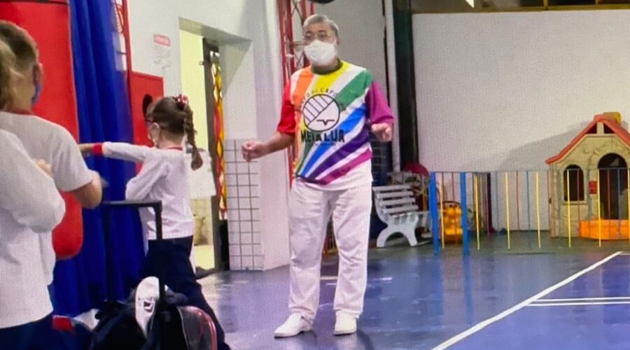 Universidade Livre de Estudos Culturais da Capoeira - Universidade da Capoeira - UNICAPOEIRA, Instituto de Educação Socioambiental - IESAMBI, Grupo de Capoeira Meia Lua na Escola - Fundado em 29 de Maio de 1962 e Associação de Capoeira - ASCA. Mestre Polêmico - Professor João Couto Teixeira. Discentes Ágatha Siqueira de Oliveira Lira, Enzo Carvalho Costa Salimena e Valentina Sixel. Instituto Vianna Júnior, Avenida dos Andradas, Número 415, Bairro Jardim Glória, Juiz de Fora, Minas Gerais/MG, Brasil. Registro de Capoeira Mestre Polêmico - Professor João Couto Teixeira. IMG_4232. 9,98 GB. 17h58. Terça-feira, 26 de Abril de 2022. HD 1080p.