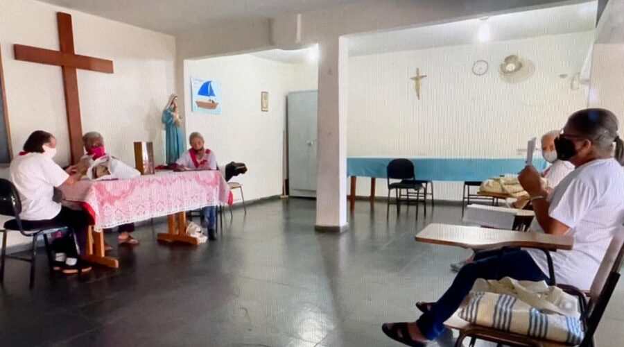 Universidade Livre de Estudos Culturais da Capoeira - Universidade da Capoeira - UNICAPOEIRA, Instituto de Educação Socioambiental - IESAMBI, Grupo de Capoeira Meia Lua - Fundado em 29 de Maio de 1962 e Associação de Capoeira - ASCA. Apostolado da Oração. Igreja Nossa Senhora Mãe de Deus, Bairro de Lourdes, Juiz de Fora, Minas Gerais/MG, Brasil. Registro de Capoeira Mestre Polêmico - Professor João Couto Teixeira. IMG_4337. 6,58 GB. 07h42. Domingo, 06 de Maio de 2022. HD 1080p.