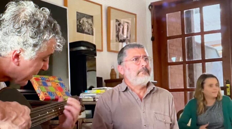 Universidade Livre de Estudos Culturais da Capoeira - Universidade da Capoeira - UNICAPOEIRA, Associação de Capoeira - ASCA, Instituto de Educação Socioambiental - IESAMBI e Grupo de Capoeira Meia Lua - Fundado em 29 de Maio de 1962. Diego de Souza Irsigler. Aniversário. Têvo - Estêvão Couto Teixeira - Violão Histórico Reconstruído e Voz. Mestre Polêmico - Professor João Couto Teixeira - Pandeiro e Voz. Tigüéra, Juiz de Fora, Minas Gerais/MG, Brasil. Registro de Capoeira Estrela Dalva - Artista Plástica e Cineasta Salete Libardoni. IMG_4649. 1,53 GB. 16h17. Domingo, 29 de Maio de 2022. HD 1080p.