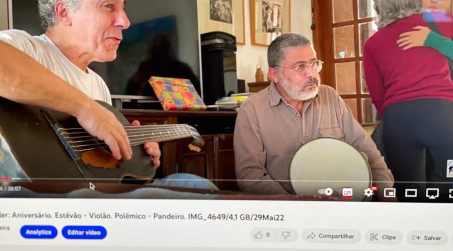 Universidade Livre de Estudos Culturais da Capoeira - Universidade da Capoeira - UNICAPOEIRA, Associação de Capoeira - ASCA, Instituto de Educação Socioambiental - IESAMBI e Grupo de Capoeira Meia Lua - Fundado em 29 de Maio de 1962. Diego de Souza Irsigler. Aniversário. Têvo - Estêvão Couto Teixeira - Violão Histórico Reconstruído e Voz. Mestre Polêmico - Professor João Couto Teixeira - Pandeiro e Voz. Tigüéra, Juiz de Fora, Minas Gerais/MG, Brasil. Registro de Capoeira Estrela Dalva - Artista Plástica e Cineasta Salete Libardoni. IMG_4649. 4,1 GB. 16h17. Domingo, 29 de Maio de 2022. HD 1080p.