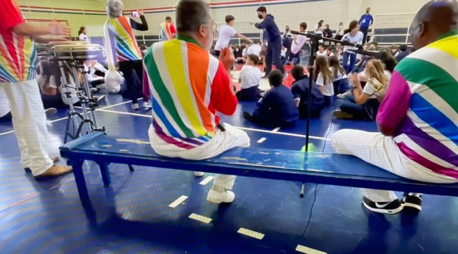 Universidade Livre de Estudos Culturais da Capoeira - Universidade da Capoeira - UNICAPOEIRA, Instituto de Educação Socioambiental - IESAMBI, Grupo de Capoeira Meia Lua na Escola - Fundado em 29 de Maio de 1962 e Associação de Capoeira - ASCA. Mestres Polêmico - Professor João Couto Teixeira, Alexandre José Ribeiro de Amorim, Henrique Couto Teixeira, Coroa - Mauro Delfino da Silva e Neném - Ana Maria Couro Teixeira. Coordenador Esportivo Paulo Henrique da Silva Toledo. Instituto Vianna Júnior, Avenida dos Andradas, Número 415, Bairro Jardim Glória, Juiz de Fora, Minas Gerais/MG, Brasil. Registro de Capoeira Mestre Polêmico - Professor João Couto Teixeira. IMG_4608. 3,4 GB. 10h07. Quarta-feira, 25 de Maio de 2022. HD 1080p.