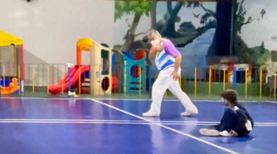 Universidade Livre de Estudos Culturais da Capoeira - Universidade da Capoeira - UNICAPOEIRA, Instituto de Educação Socioambiental - IESAMBI, Grupo de Capoeira Meia Lua na Escola - Fundado em 29 de Maio de 1962 e Associação de Capoeira - ASCA. Mestre Polêmico - Professor João Couto Teixeira. Discente Enzo Carvalho Costa Salimena. Instituto Vianna Júnior, Avenida dos Andradas, Número 415, Bairro Jardim Glória, Juiz de Fora, Minas Gerais/MG, Brasil. Registro de Capoeira Mestre Polêmico - Professor João Couto Teixeira. IMG_4861. 9,87 GB. 17h54. Terça-feira, 07 de Junho de 2022. HD 1080p.