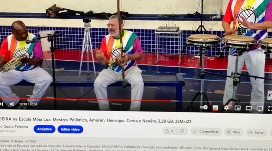 Universidade Livre de Estudos Culturais da Capoeira - Universidade da Capoeira - UNICAPOEIRA, Instituto de Educação Socioambiental - IESAMBI, Grupo de Capoeira Meia Lua na Escola - Fundado em 29 de Maio de 1962 e Associação de Capoeira - ASCA. Mestres Polêmico - Professor João Couto Teixeira, Alexandre José Ribeiro de Amorim, Henrique Couto Teixeira, coroa - Mauro Delfino da Silva e Neném - Ana Maria Couro Teixeira. Coordenador Esportivo Paulo Henrique da Silva Toledo. Instituto Vianna Júnior, Avenida dos Andradas, Número 415, Bairro Jardim Glória, Juiz de Fora, Minas Gerais/MG, Brasil. Registro de Capoeira Mestra Neném - Professora Ana Maria Couto Teixeira. IMG_0316. 2,38 GB. 10h07. Quarta-feira, 25 de Maio de 2022. HD 1080p.