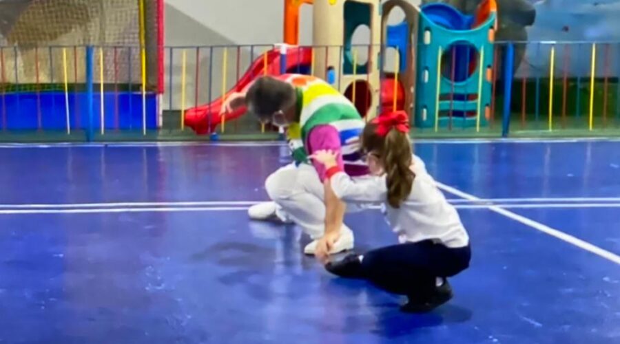 Universidade Livre de Estudos Culturais da Capoeira - Universidade da Capoeira - UNICAPOEIRA, Instituto de Educação Socioambiental - IESAMBI, Grupo de Capoeira MEIA LUA na Escola - Fundado em 29 de Maio de 1962 e Associação de Capoeira - ASCA. Mestre Polêmico - Professor João Couto Teixeira. Discente Ágatha Siqueira de Oliveira Lira. Instituto Vianna Júnior, Avenida dos Andradas, Número 415, Bairro Jardim Glória, Juiz de Fora, Minas Gerais/MG, Brasil. Registro de Capoeira Mestre Polêmico - Professor João Couto Teixeira. IMG_4395. 9,82 GB. 18h02. Terça-feira, 10 de Maio de 2022. HD 1080p.