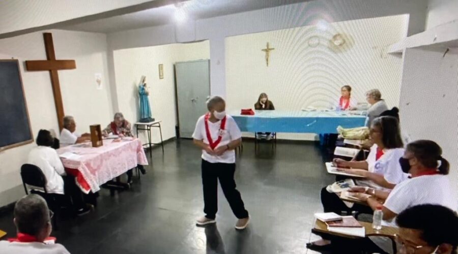 Universidade Livre de Estudos Culturais da Capoeira - Universidade da Capoeira - UNICAPOEIRA, Instituto de Educação Socioambiental - IESAMBI, Grupo de Capoeira Meia Lua - Fundado em 29 de Maio de 1962 e Associação de Capoeira - ASCA. Apostolado da Oração. Reunião. Salão Paroquial, Igreja Nossa Senhora Mãe de Deus, Bairro de Lourdes, Juiz de Fora, Minas Gerais/MG, Brasil. Registro de Capoeira Mestre Polêmico - Professor João Couto Teixeira. IMG_6551. 5,97 GB. 16h00. Sexta-feira, 07 de Outubro de 2022. HD 1080p.