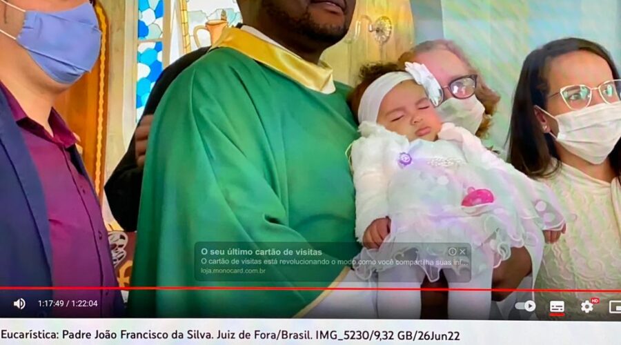 Universidade Livre de Estudos Culturais da Capoeira - Universidade da Capoeira - UNICAPOEIRA, Instituto de Educação Socioambiental - IESAMBI, Grupo de Capoeira Meia Lua - Fundado em 29 de Maio de 1962 e Associação de Capoeira - ASCA. Celebração Eucarística. Padre João Francisco Batista da Silva. Igreja Nossa Senhora Mãe de Deus, Bairro de Lourdes, Juiz de Fora, Minas Gerais/MG, Brasil. Registro de Capoeira Mestre Polêmico - Professor João Couto Teixeira. IMG_5230. 9,32 GB. 10h00. Domingo, 26 de Junho de 2022. HD 1080p.