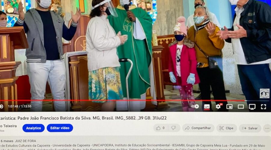 Universidade Livre de Estudos Culturais da Capoeira - Universidade da Capoeira - UNICAPOEIRA, Instituto de Educação Socioambiental - IESAMBI, Grupo de Capoeira Meia Lua - Fundado em 29 de Maio de 1962 e Associação de Capoeira - ASCA. Celebração Eucarística. Padre João Francisco Batista da Silva. Sétimo (6º) Dia de Falecimento de Célia Couto Teixeira. Igreja Nossa Senhora Mãe de Deus, Bairro de Lourdes, Juiz de Fora, Minas Gerais/MG, Brasil. Registro de Capoeira Mestre Polêmico - Professor João Couto Teixeira. IMG_5882. 8,39 GB. 10h00. Domingo, 31 de Julho de 2022. HD 1080p.