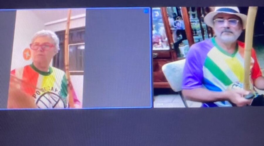 Universidade Livre de Estudos Culturais da Capoeira - Universidade da Capoeira - UNICAPOEIRA, Associação de Capoeira - ASCA, Instituto de Educação Socioambiental - IESAMBI e Grupo de Capoeira Meia Lua - Fundado em 29 de Maio de 1962. Orquestra Harmônica de Berimbaus. Solo. Toques Improvisados. Bella - Maria Isabel Melotti Xible. Sala de Entrar, Tigüéra 360, Juiz de Fora, Minas Gerais/MG, Brasil. Registro de Capoeira Mestre Polêmico - Professor João Couto Teixeira. IMG_6721/2. 4,05 GB. 19h30/20h00. Quinta-feira, 06 de Outubro de 2022. HD 1080p.