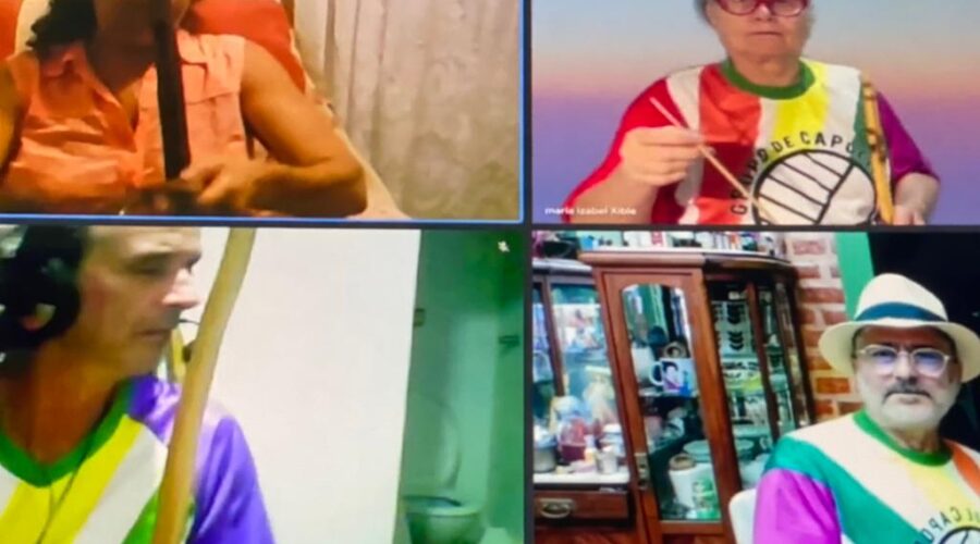 Universidade Livre de Estudos Culturais da Capoeira - Universidade da Capoeira - UNICAPOEIRA, Associação de Capoeira - ASCA, Instituto de Educação Socioambiental - IESAMBI e Grupo de Capoeira Meia Lua - Fundado em 29 de Maio de 1962. Orquestra Harmônica de Berimbaus. Toques e Cantigas Improvisados Dois a Dois. Laura Cavalieri Bisio, Bella - Maria Isabel Melotti Xible e Peter Faluhelyi. Sala de Entrar, Tigüéra 360, Juiz de Fora, Minas Gerais/MG, Brasil. Registro de Capoeira Mestre Polêmico - Professor João Couto Teixeira. IMG_6620. 3,67 GB. 20h46. Terça-feira, 27 de Setembro de 2022. HD 1080p.