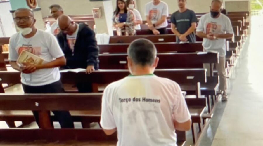 Universidade Livre de Estudos Culturais da Capoeira, Universidade da Capoeira - UNICAPOEIRA, Instituto de Educação Socioambiental - IESAMBI, Grupo de Capoeira Meia Lua - Fundado em 29 de Maio de 1962, Associação de Capoeira - ASCA, Terço dos Homens em Família, Mestre Polêmico, Igreja Nossa Senhora Mãe de Deus, Bairro de Lourdes, Juiz de Fora, Minas Gerais/MG, Brasil, Registro de Capoeira Mestre Polêmico - Professor João Couto Teixeira, IMG_6592, 3.46 GB, 09h15, Domingo - 25 de Setembro de 2022, HD 1080p