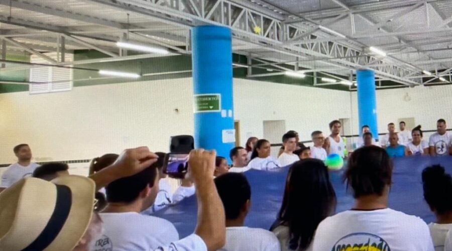 Universidade Livre de Estudos Culturais da Capoeira - Universidade da Capoeira - UNICAPOEIRA, Instituto de Educação Socioambiental - IESAMBI, Grupo de Capoeira Meia Lua na Escola - Fundado em 29 de Maio de 1962 e Associação de Capoeira - ASCA. Apresentação Mestres Fábio Parada, Bolha - Marcelo Almeida e Nilton Ribas Martins Júnior. Primeiro Momento Distal. Apresentação dos Mestres Fábio Parada, Bolha - Marcelo Almeida e Nilton Ribas Martins Júnior. Itanhaém, São Paulo/SP, Brasil. Registro de Capoeira Mestre Polêmico - Professor João Couto Teixeira. IMG_6897. 24,11 GB. 09h38. Sábado, 22 de Outubro de 2022. #CapoeiraMestreFabioParada #CapoeiraMestreEduardoStorti #CapoeiraMestreNiltonRibasMartinsJunior #CapoeiraMestreMarceloCunha #CapoeiraMestreMarcioSantos #CapoeiraMestreEliasFonseca #CapoeiraMestreBolhaMarceloAlmeida #CapoeiraMestreBistecaJoséLuizDaConceiçãoFrancisco #CapoeiraMestreGogoDeOuroRogerioFonseca #CapoeiraMestreJeffersonGomesNogueira #CapoeiraMestreFlexaRenatoPereiraGonçalves #CapoeiraMestreChinaEdmilsonSilva #CapoeiraMeestreBomSorrisoAndre #CapoeiraMestreGiloÂngeloFornazier #CapoeiraMestreCesarAugustoBarrosDosSantos #capoeiramestrealexsandroderezendecarvalho