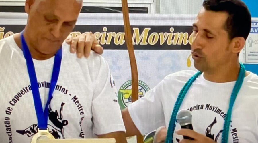 Universidade Livre de Estudos Culturais da Capoeira - Universidade da Capoeira - UNICAPOEIRA, Instituto de Educação Socioambiental - IESAMBI, Grupo de Capoeira Meia Lua na Escola - Fundado em 29 de Maio de 1962 e Associação de Capoeira - ASCA. Mestres Fábio Parada e Flexa - Renato Pereira Gonçalves. Condecoração. Itanhaém, São Paulo/SP, Brasil. Registro de Capoeira Mestre Polêmico - Professor João Couto Teixeira. IMG_6898. 2,46 GB. 14h15. Sábado, 22 de Outubro de 2022. #CapoeiraMestreFabioParada #CapoeiraMestreEduardoStorti #CapoeiraMestreNiltonRibasMartinsJunior #CapoeiraMestreMarceloCunha #CapoeiraMestreMarcioSantos #CapoeiraMestreEliasFonseca #CapoeiraMestreBolhaMarceloAlmeida #CapoeiraMestreBistecaJoséLuizDaConceiçãoFrancisco #CapoeiraMestreGogoDeOuroRogerioFonseca #CapoeiraMestreJeffersonGomesNogueira #CapoeiraMestreFlexaRenatoPereiraGonçalves #CapoeiraMestreChinaEdmilsonSilva #CapoeiraMeestreBomSorrisoAndre #CapoeiraMestreGiloÂngeloFornazier #CapoeiraMestreCesarAugustoBarrosDosSantos #capoeiramestrealexsandroderezendecarvalho