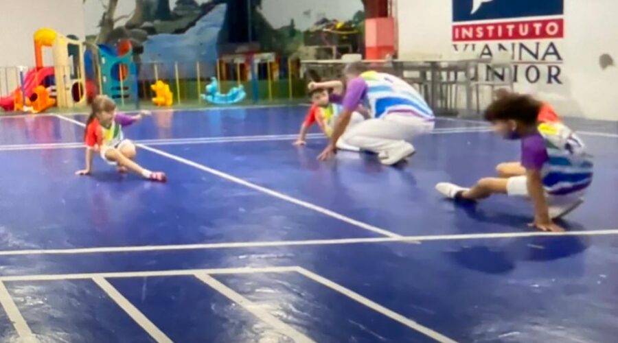 Universidade Livre de Estudos Culturais da Capoeira - Universidade da Capoeira - UNICAPOEIRA, Instituto de Educação Socioambiental - IESAMBI, Grupo de Capoeira Meia Lua na Escola - Fundado em 29 de Maio de 1962 e Associação de Capoeira - ASCA. Mestre Polêmico - Professor João Couto Teixeira. Discentes Ágata Siqueira de Oliveira Lira, Enzo Carvalho Costa Salimena e João Pedro dos Santos Faria. Instituto Vianna Júnior, Avenida dos Andradas, Número 415, Bairro Jardim Glória, Juiz de Fora, Minas Gerais/MG, Brasil. Registro de Capoeira Mestre Polêmico - Professor João Couto Teixeira. IMG_6434. 9,34 GB. 18h01. Terça-feira, 13 de Setembro de 2022. HD 1080p.