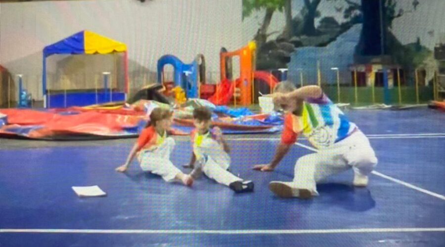 Universidade Livre de Estudos Culturais da Capoeira - Universidade da Capoeira - UNICAPOEIRA, Instituto de Educação Socioambiental - IESAMBI, Grupo de Capoeira Meia Lua na Escola - Fundado em 29 de Maio de 1962 e Associação de Capoeira - ASCA. Mestre Polêmico - Professor João Couto Teixeira. Discentes Ágata Siqueira de Oliveira Lira e Enzo Carvalho Costa Salimena. Instituto Vianna Júnior, Avenida dos Andradas, Número 415, Bairro Jardim Glória, Juiz de Fora, Minas Gerais/MG, Brasil. Registro de Capoeira Mestre Polêmico - Professor João Couto Teixeira. IMG_6746. 8,39 GB. 18h07. Terça-feira, 11 de Outubro de 2022. HD 1080p.