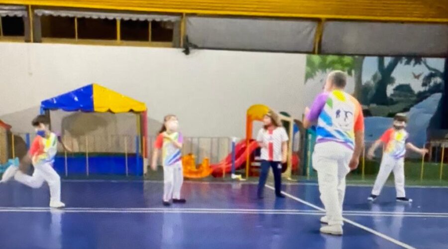 Universidade Livre de Estudos Culturais da Capoeira - Universidade da Capoeira - UNICAPOEIRA, Instituto de Educação Socioambiental - IESAMBI, Grupo de Capoeira Meia Lua na Escola - Fundado em 29 de Maio de 1962 e Associação de Capoeira - ASCA. Mestre Polêmico - Professor João Couto Teixeira. Discentes Ágata Siqueira de Oliveira Lira, Enzo Carvalho Costa Salimena, João Pedro dos Santos Faria e Manoela (Aula Experimental). Instituto Vianna Júnior, Avenida dos Andradas, Número 415, Bairro Jardim Glória, Juiz de Fora, Minas Gerais/MG, Brasil. Registro de Capoeira Mestre Polêmico - Professor João Couto Teixeira. IMG_6144. 9,49 GB. 17h58. Terça-feira, 16 de Agosto de 2022. HD 1080p.