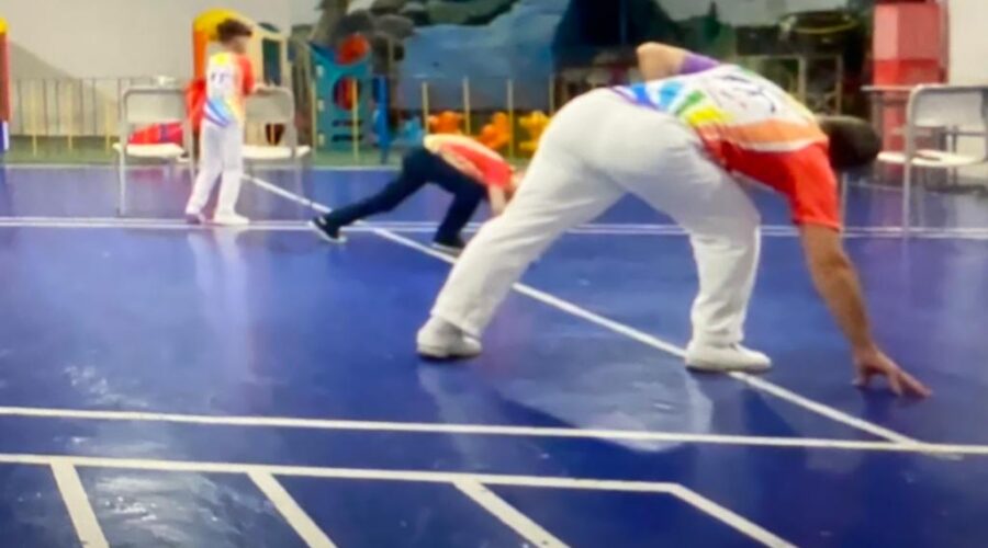 Universidade Livre de Estudos Culturais da Capoeira - Universidade da Capoeira - UNICAPOEIRA, Instituto de Educação Socioambiental - IESAMBI, Grupo de Capoeira Meia Lua na Escola - Fundado em 29 de Maio de 1962 e Associação de Capoeira - ASCA. Mestre Polêmico - Professor João Couto Teixeira. Discentes Enzo Carvalho Costa Salimena e João Pedro dos Santos Faria. Instituto Vianna Júnior, Avenida dos Andradas, Número 415, Bairro Jardim Glória, Juiz de Fora, Minas Gerais/MG, Brasil. Registro de Capoeira Mestre Polêmico - Professor João Couto Teixeira. IMG_6323/6. 8,79 GB. 18h04. Terça-feira, 06 de Setembro de 2022. HD 1080p.