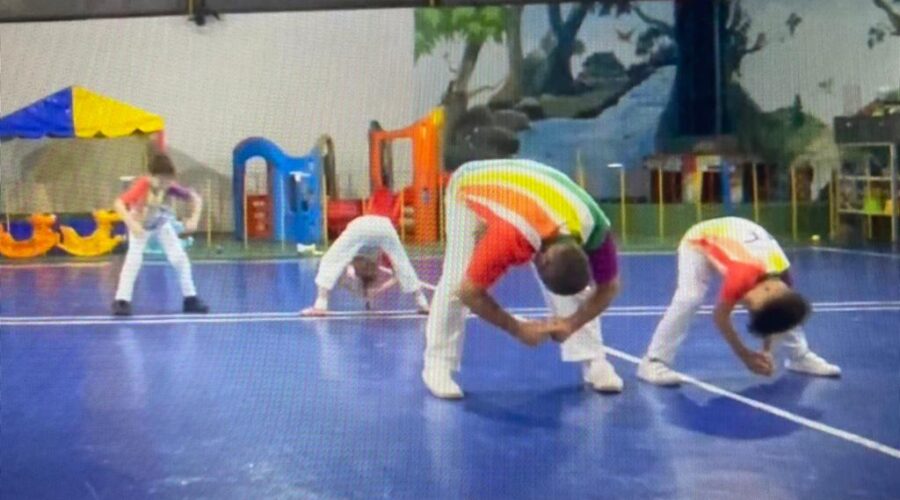 Universidade Livre de Estudos Culturais da Capoeira - Universidade da Capoeira - UNICAPOEIRA, Instituto de Educação Socioambiental - IESAMBI, Grupo de Capoeira Meia Lua na Escola - Fundado em 29 de Maio de 1962 e Associação de Capoeira - ASCA. Mestre Polêmico - Professor João Couto Teixeira. Discentes Ágata Siqueira de Oliveira Lira, Enzo Carvalho Costa Salimena e João Pedro dos Santos Faria. Instituto Vianna Júnior, Avenida dos Andradas, Número 415, Bairro Jardim Glória, Juiz de Fora, Minas Gerais/MG, Brasil. Registro de Capoeira Mestre Polêmico - Professor João Couto Teixeira. IMG_6695. 8,86 GB. 18h06. Terça-feira, 04 de Outubro de 2022. HD 1080p.