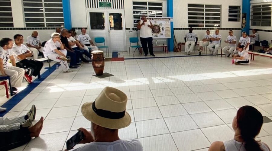 Universidade Livre de Estudos Culturais da Capoeira - Universidade da Capoeira - UNICAPOEIRA, Instituto de Educação Socioambiental - IESAMBI, Grupo de Capoeira Meia Lua na Escola - Fundado em 29 de Maio de 1962 e Associação de Capoeira - ASCA. Mestres Jefferson Gomes Nogueira, Eduardo Stort e Gogó de Ouro - Rogério Fonseca. Terceiro Momento Distal. Itanhaém, São Paulo/SP, Brasil. Registro de Capoeira Mestre Polêmico - Professor João Couto Teixeira. IMG_9027. 20,72 GB. 14h13. Sábado, 22 de Outubro de 2022. #CapoeiraMestreFabioParada #CapoeiraMestreEduardoStorti #CapoeiraMestreNiltonRibasMartinsJunior #CapoeiraMestreMarceloCunha #CapoeiraMestreMarcioSantos #CapoeiraMestreEliasFonseca #CapoeiraMestreBolhaMarceloAlmeida #CapoeiraMestreBistecaJoséLuizDaConceiçãoFrancisco #CapoeiraMestreGogoDeOuroRogerioFonseca #CapoeiraMestreJeffersonGomesNogueira #CapoeiraMestreFlexaRenatoPereiraGonçalves #CapoeiraMestreChinaEdmilsonSilva #CapoeiraMeestreBomSorrisoAndre #CapoeiraMestreGiloÂngeloFornazier #CapoeiraMestreCesarAugustoBarrosDosSantos #capoeiramestrealexsandroderezendecarvalho