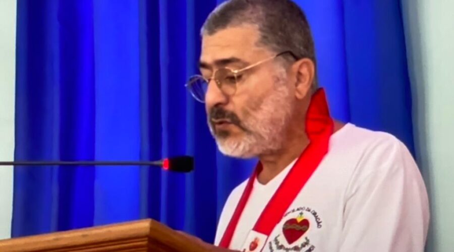 Universidade Livre de Estudos Culturais da Capoeira - Universidade da Capoeira - UNICAPOEIRA, Instituto de Educação Socioambiental - IESAMBI, Grupo de Capoeira Meia Lua - Fundado em 29 de Maio de 1962 e Associação de Capoeira - ASCA. Celebração Eucarística. Apostolado da Oração. Padre João Francisco Batista da Silva. Retornando ao Comando. Igreja Nossa Senhora Mãe de Deus, Bairro Nossa Senhora de Lourdes, Juiz de Fora, Minas Gerais/MG, Brasil. Registro de Capoeira Mestre Polêmico - Professor João Couto Teixeira. IMG_7452. 7,48 GB. 08h00. Sexta-feira, 02 de Dezembro de 2022. HD 1080p.