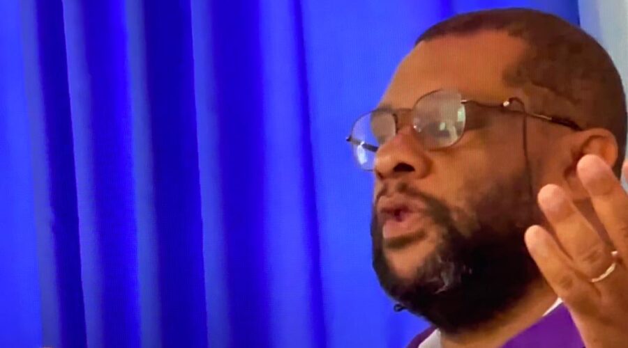 Universidade Livre de Estudos Culturais da Capoeira - Universidade da Capoeira - UNICAPOEIRA, Instituto de Educação Socioambiental - IESAMBI, Grupo de Capoeira Meia Lua - Fundado em 29 de Maio de 1962 e Associação de Capoeira - ASCA. Celebração Eucarística. Padre José Domício Ferreira da Silva. Igreja Nossa Senhora Mãe de Deus, Bairro Nossa Senhora de Lourdes, Juiz de Fora, Minas Gerais/MG, Brasil. Registro de Capoeira Mestre Polêmico - Professor João Couto Teixeira. IMG_7386. 7,97 GB. 08h00. Domingo, 27 de Novembro de 2022. HD 1080p.