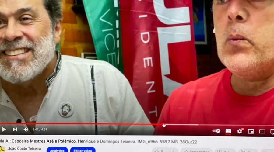 Universidade Livre de Estudos Culturais da Capoeira - Universidade da Capoeira - UNICAPOEIRA, Associação de Capoeira - ASCA, Instituto de Educação Socioambiental - IESAMBI e Grupo de Capoeira Meia Lua - Fundado em 29 de Maio de 1962. Lula Al. Capoeira Mestre Asè Dudu - Faustino Luiz Couto Teixeira - Voz, Bilinho - Domingos Couto Teixeira - Arranjo e Violão, Mestre Polêmico - Professor João Couto Teixeira - Berimbau e Henrique Couto Teixeira - Assovio. Sala de Entrar, Tigüéra 360, Juiz de Fora, Minas Gerais/MG, Brasil. Registro de Capoeira Estrela Dalva - Artista Plástica e Cineasta Salete Libardoni. IMG_6966. 558,7 MB. 17h58. Sexta-feira, 28 de Outubro de 2022. HD 1080p.