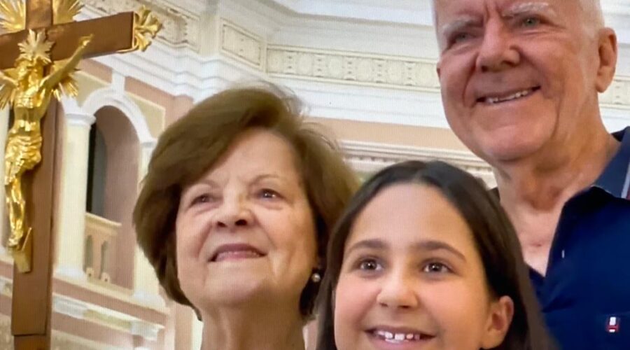 Universidade Livre de Estudos Culturais da Capoeira - Universidade da Capoeira - UNICAPOEIRA, Associação de Capoeira - ASCA, Instituto de Educação Socioambiental - IESAMBI e Grupo de Capoeira Meia Lua - Fundado em 29 de Maio de 1962. Maria Luisa Teixeira Magaldi. Primeira Eucaristia. Padres Orlando e Tomas. Catedral Metropolitana, Bairro Centro, Juiz de Fora, Minas Gerais/MG, Brasil. Registro de Capoeira Mestre Polêmico - Professor João Couto Teixeira. IMG_7385. 11,98 GB. 09h00. Sábado, 26 de Novembro de 2022. HD 1080p.