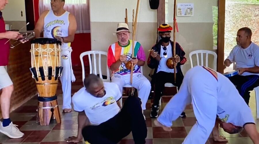 Universidade Livre de Estudos Culturais da Capoeira - Universidade da Capoeira - UNICAPOEIRA, Associação de Capoeira - ASCA, Instituto de Educação Socioambiental - IESAMBI e Grupo de Capoeira Meia Lua - Fundado em 29 de Maio de 1962. Mostra Arte. Gustavo, Tatu, Henrique Couto Teixeira e Mestres Jô - João Mendes Batista Barbosa Filho, Sabão - João Batista Laje Barbosa, Polêmico - Professor João Couto Teixeira, Alexandre José Ribeiro de Amorim e Can Can - Alexandre Juan Rabelo. Sede da Associação de Moradores do Condomínio Residencial Tigüéra, Juiz de Fora, Minas Gerais/MG, Brasil. Registro de Capoeira Estrela Dalva - Artista Plástica e Cineasta Salete Libardoni. IMG_9738. 7,43 GB. 10h01. Sábado, 05 de Novembro de 2022. HD 1080p.