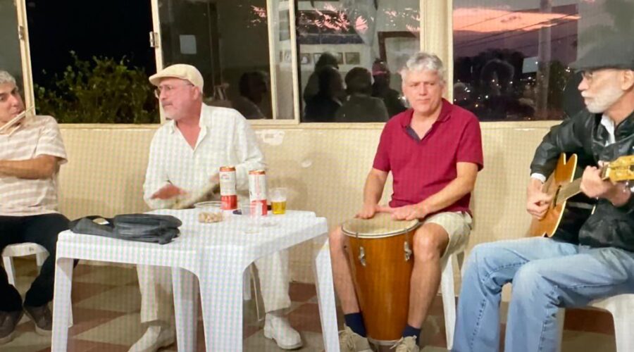 Universidade Livre de Estudos Culturais da Capoeira - Universidade da Capoeira - UNICAPOEIRA, Associação de Capoeira - ASCA, Instituto de Educação Socioambiental - IESAMBI e Grupo de Capoeira Meia Lua - Fundado em 29 de Maio de 1962. Mostra Arte. Som. Almir, Mestre Polêmico, Estêvão Couto Teixeira Henrique Couto Teixeira e David Teixeira Irsigler. Sede da Associação de Moradores do Condomínio Residencial Tigüéra, Juiz de Fora, Minas Gerais/MG, Brasil. Registro de Capoeira Mestre Polêmico - Professor João Couto Teixeira. IMG_7110/1. 11,56 GB. 17h11/9. Sábado, 05 de Novembro de 2022. HD 1080p.